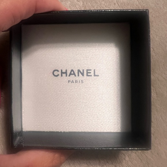 Authentic Chanel COCO Hair Accessory - Picture 2 of 8